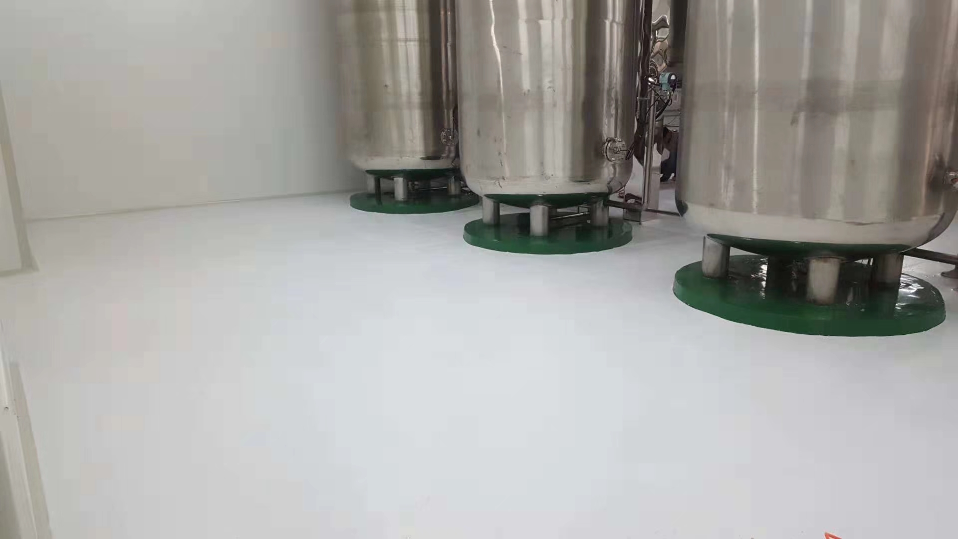 制藥廠為什么會(huì)使用大巨龍pvc地板？